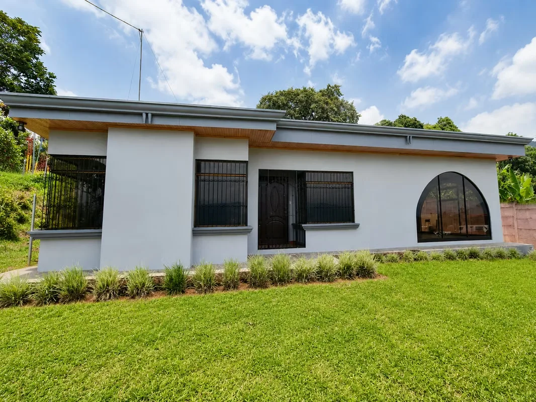 Casa con Vista Panorámica al Valle Central | Terreno de 3,203 m² | Precio Rebajado — photo 3