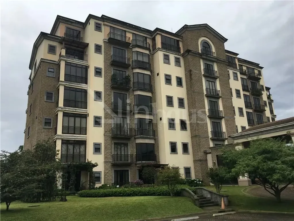 Amplio y elegante apartamento en venta Descubra este exclusivo apartamento de dos niveles, diseñado para brindar comodidad, funcionalidad y acabados de alta calidad. En el primer nivel ...