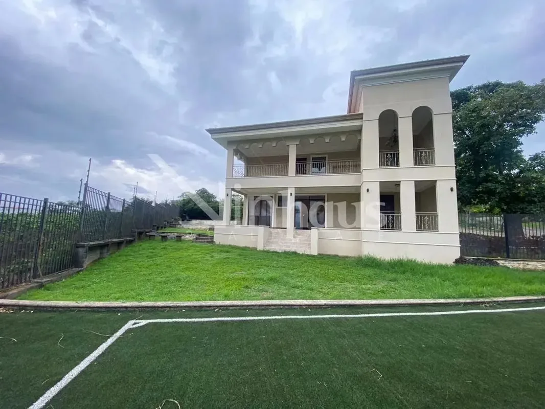 Esta propiedad en San Juan de la Unión, Cartago, dispone de 1,503 metros cuadrados de terreno y 500 metros cuadrados de construcción, configurándose como una alternativa ideal para ...