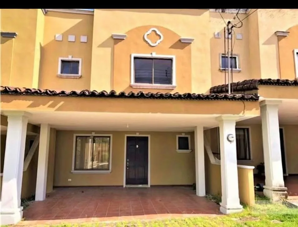 Se ofrece en venta hermosa casa ubicada en Concepción de La Unión, dentro del Condominio Hacienda Imperial, un residencial seguro, familiar y rodeado de naturaleza, con excelente ...