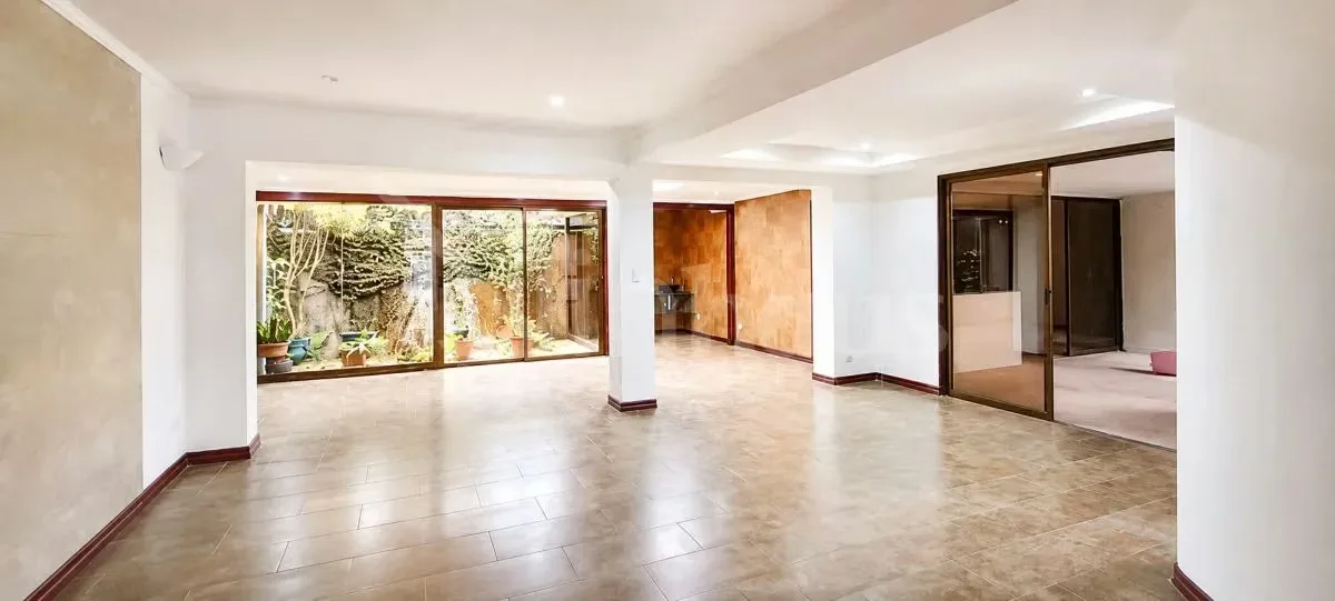 Amplia y elegante residencia en una de las zonas más cotizadas del Este de San José Ubicada en un entorno residencial seguro y de alta plusvalía, esta propiedad combina amplitud, ... — photo 4