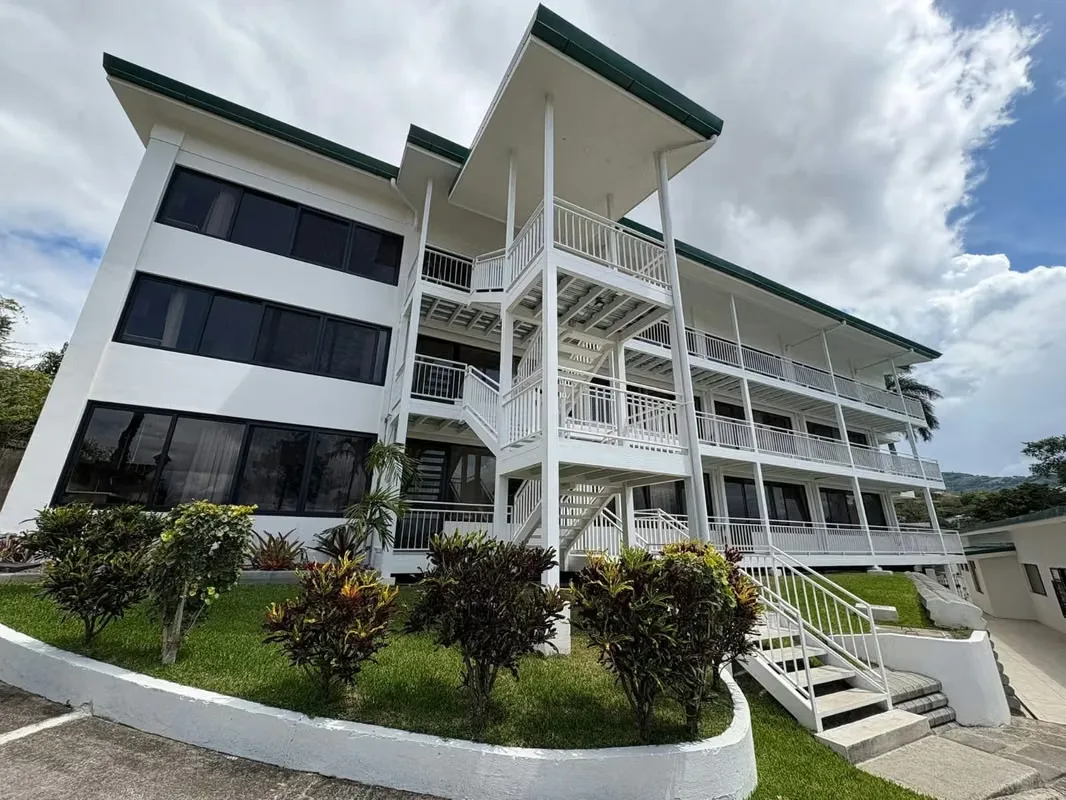 Se ofrece en alquiler apartamento tipo estudio ubicado dentro de un condominio exclusivo con seguridad 24/7, ideal para quienes buscan practicidad, buena ubicación y un entorno ...