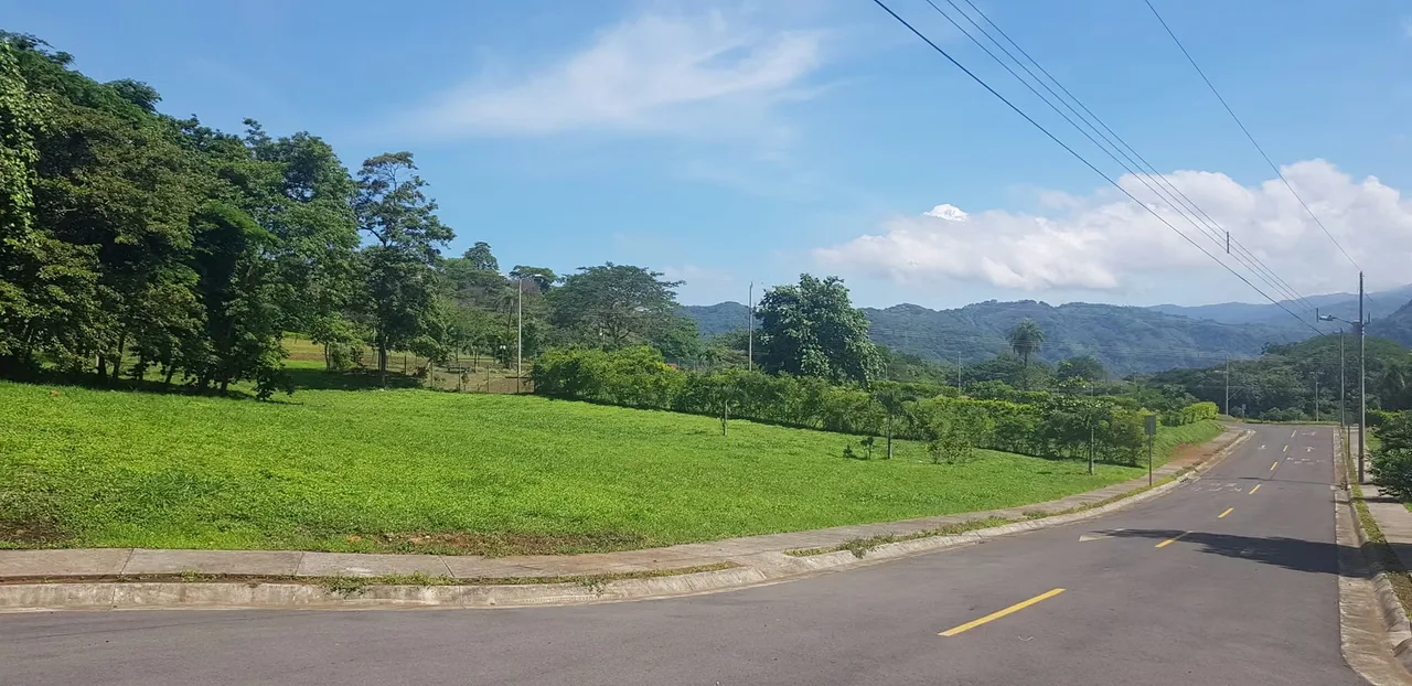 Discover Valle Escondido, an exclusive residential community of only 100 lots spread across 70,000 m². Surrounded by rolling hills and plains, it is perfectly designed for those ... — photo 5