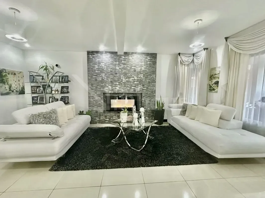 Ubicada en una zona residencial tranquila de Sabanilla, Montes de Oca, esta propiedad en condominio de 320 metros cuadrados de construcción sobre un lote de 252 metros cuadrados ofrece ... — photo 4