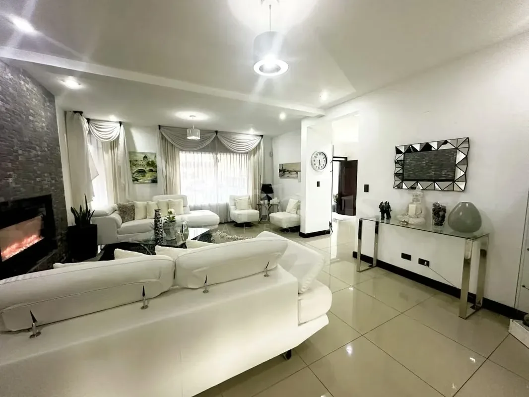 Ubicada en una zona residencial tranquila de Sabanilla, Montes de Oca, esta propiedad en condominio de 320 metros cuadrados de construcción sobre un lote de 252 metros cuadrados ofrece ... — photo 5