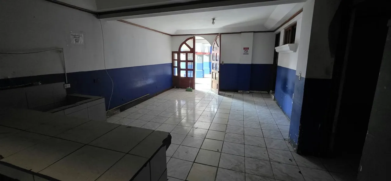 Building for sale in downtown Tibás — photo 2
