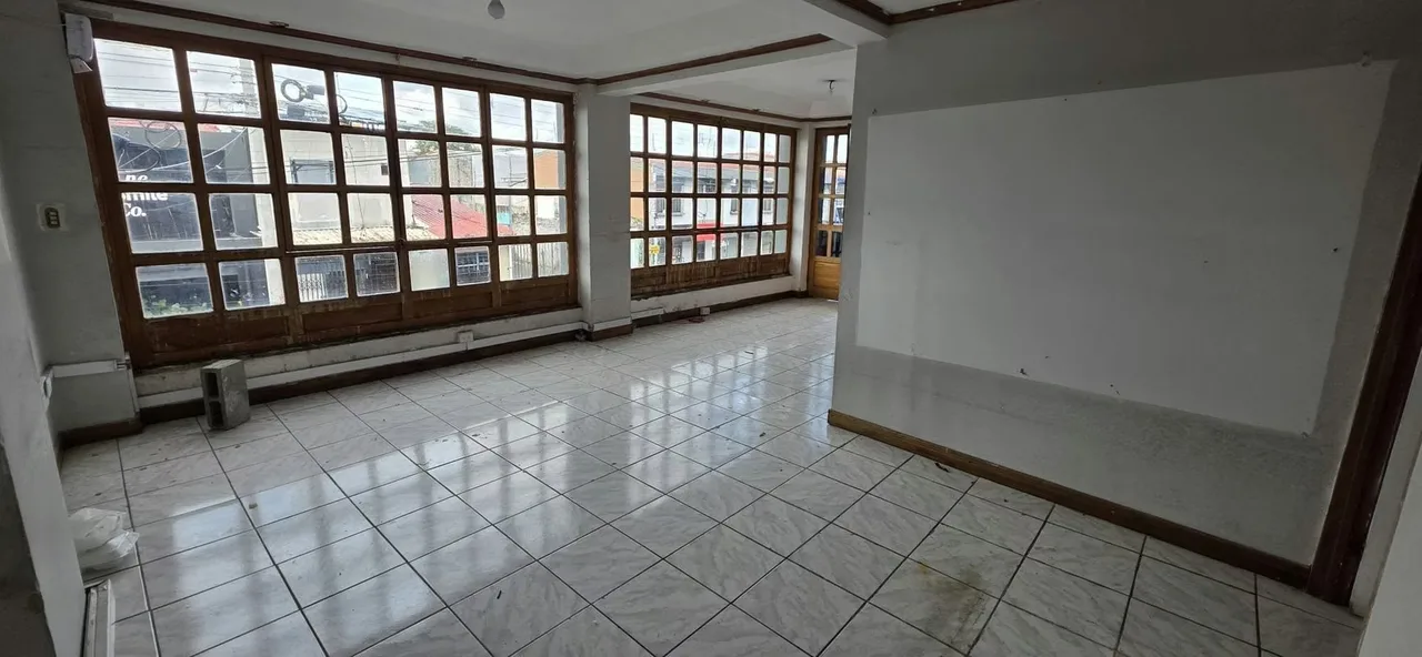 Building for sale in downtown Tibás — photo 4