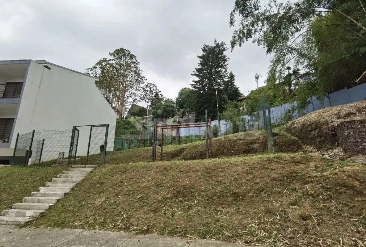 Visualiza la casa de tus sueños en un entorno donde el espacio personal y la naturaleza son la prioridad. Este lote se destaca dentro de un condominio exclusivo de solo 60 filiales, un ... — photo 3