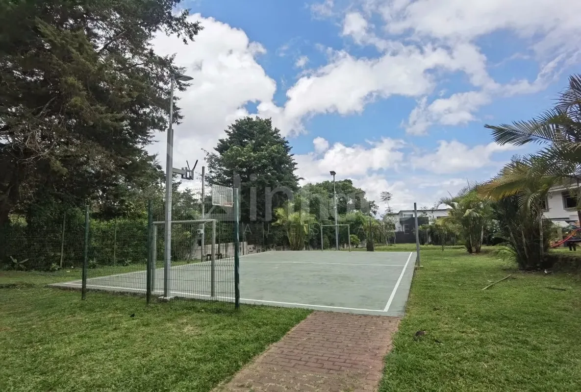 Visualiza la casa de tus sueños en un entorno donde el espacio personal y la naturaleza son la prioridad. Este lote se destaca dentro de un condominio exclusivo de solo 60 filiales, un ... — photo 5
