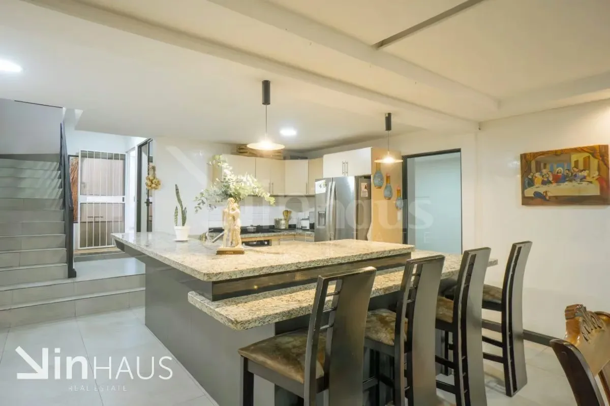 Venta de casa en Concepción de Tres Rios, en la primera planta cuenta con una amplia sala, cocina, comedor, medio baño de visitas, Terraza, espacio para un gimnasio y en la segunda ... — photo 4