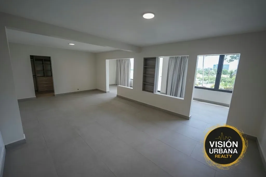 Spacious, single-level studio apartment located in Bello Horizonte, Escazú. It measures 80 sq m and is distributed as follows: