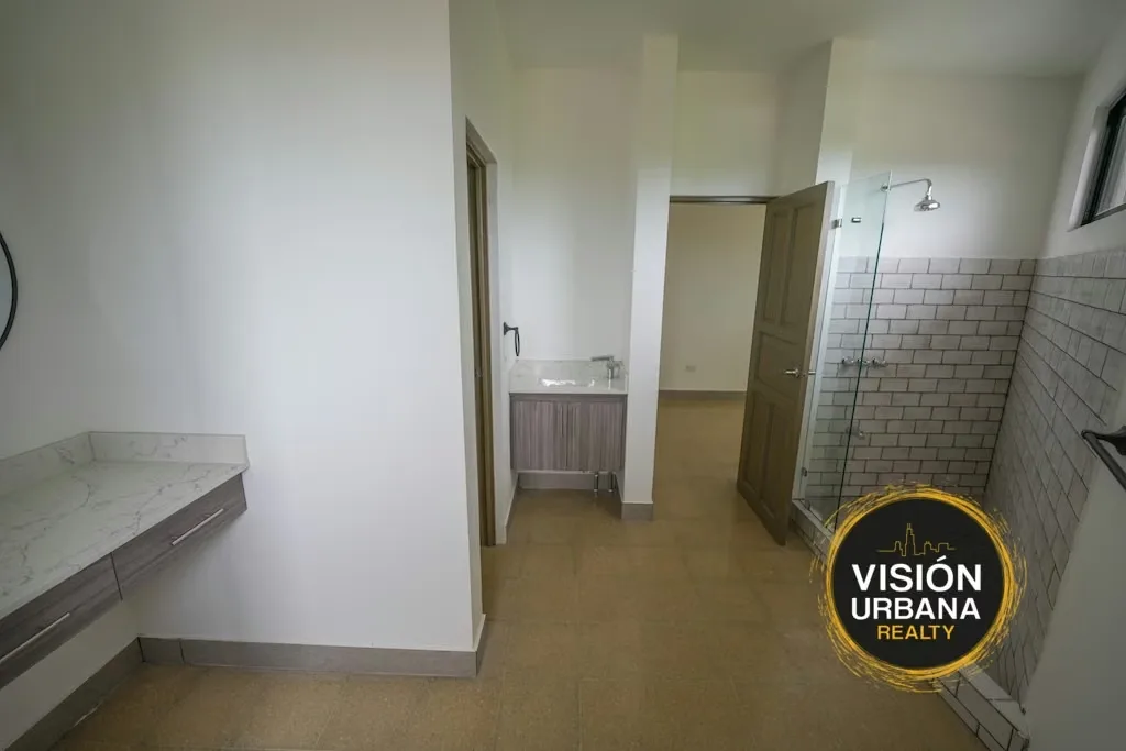 Spacious, single-level studio apartment located in Bello Horizonte, Escazú. It measures 80 sq m and is distributed as follows: — photo 2