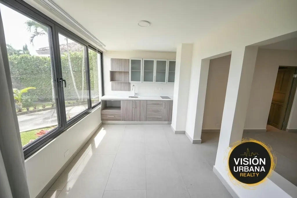 Spacious, single-level studio apartment located in Bello Horizonte, Escazú. It measures 80 sq m and is distributed as follows: — photo 4