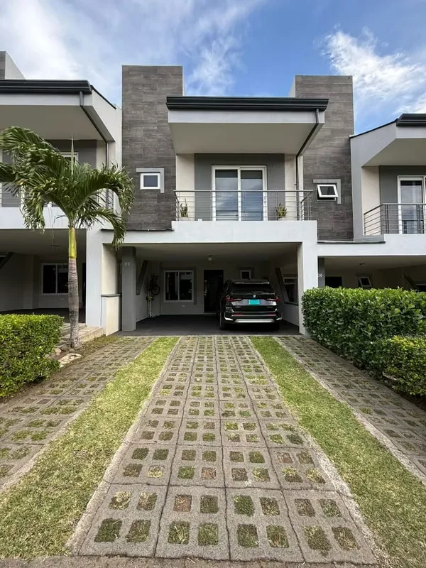 VENTA CASA 3 HAB GUACHIPELIN DE ESCAZU EN CONDOMINIO