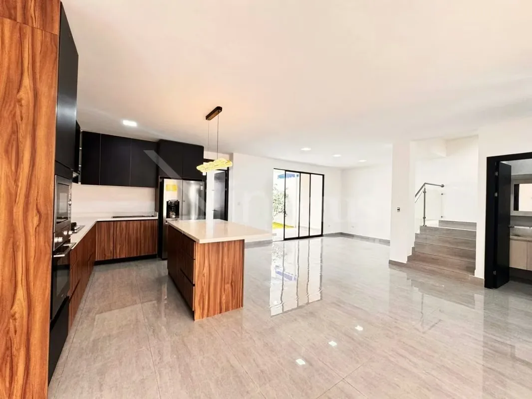 Casa en condominio Distrito San Juan, 2 plantas 3 habitaciones, sala ,comedor, cocina concepto abierto y sala de televisión. dos baños completos; uno en la habitación principal y ... — photo 3