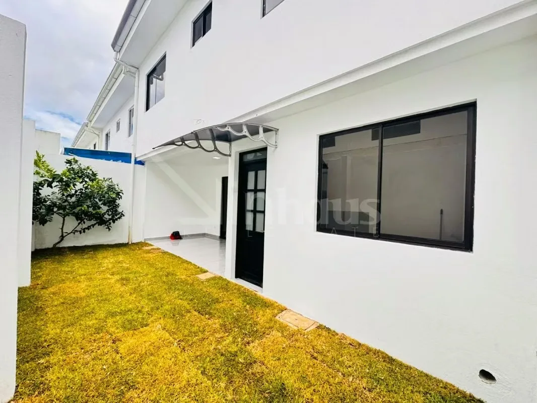 Casa en condominio Distrito San Juan, 2 plantas 3 habitaciones, sala ,comedor, cocina concepto abierto y sala de televisión. dos baños completos; uno en la habitación principal y ... — photo 4
