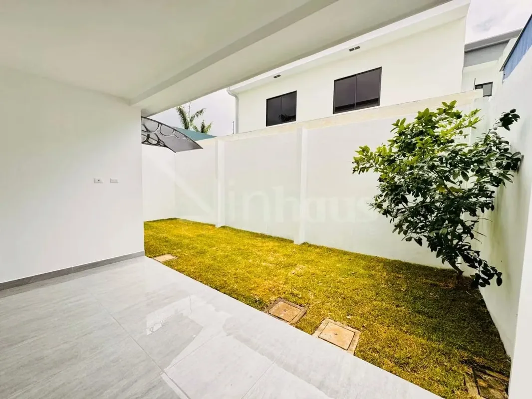 Casa en condominio Distrito San Juan, 2 plantas 3 habitaciones, sala ,comedor, cocina concepto abierto y sala de televisión. dos baños completos; uno en la habitación principal y ... — photo 5