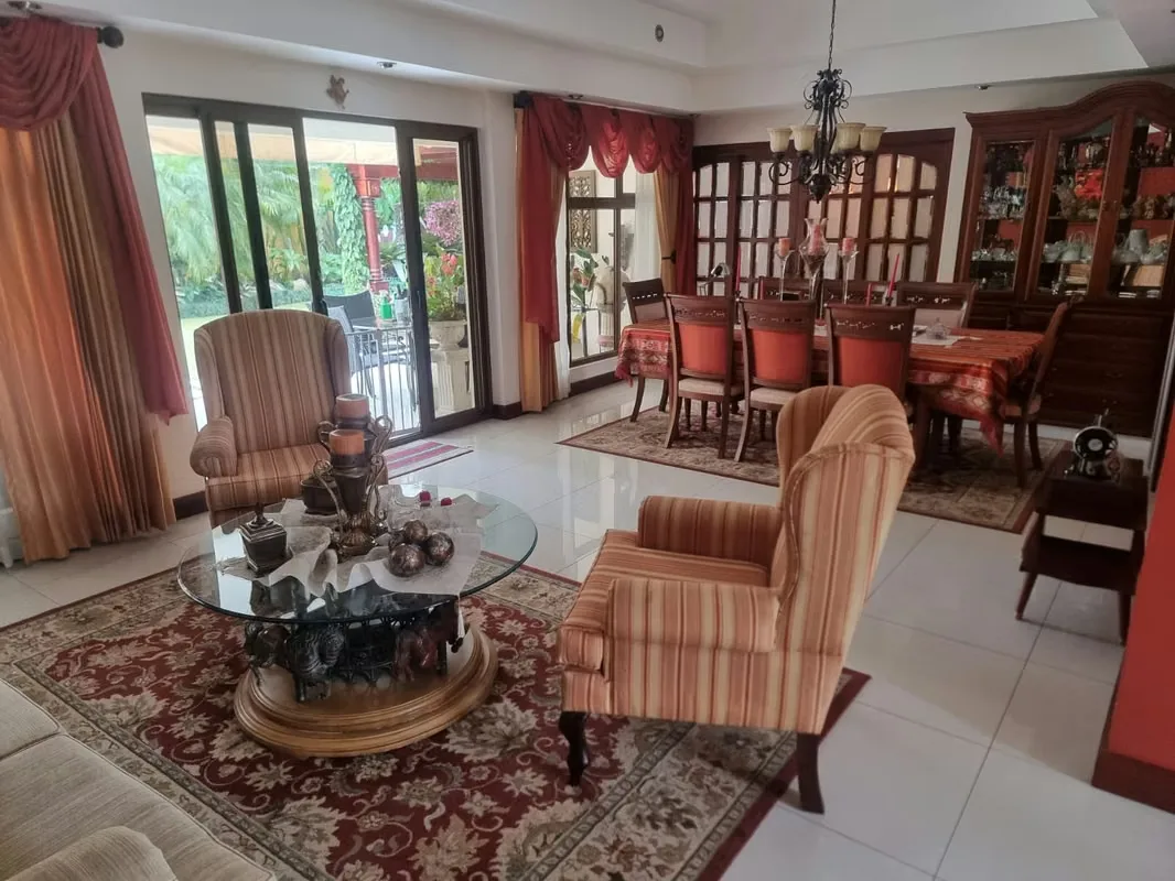 Casa en venta una sola planta Pinares de Curridabat