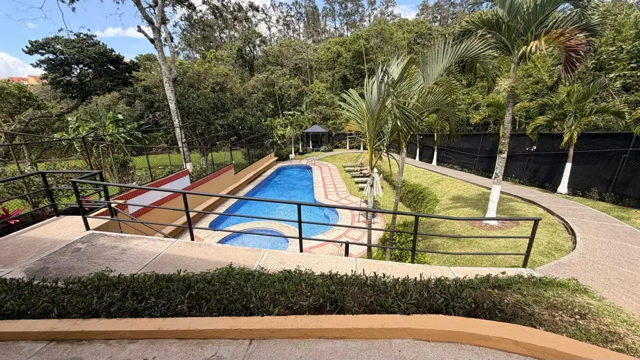 Beautiful apartment for rent in an Escazú condominium with amenities.