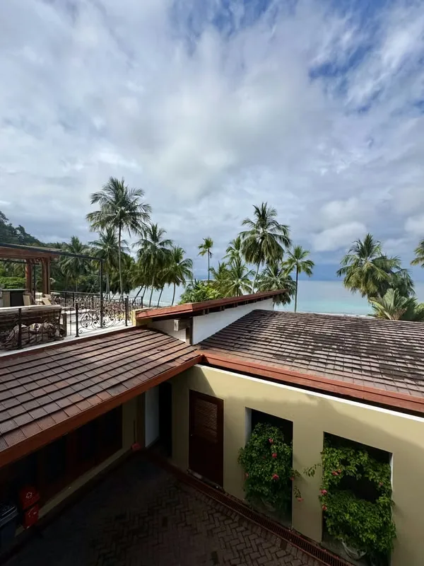 A residence on the exclusive Playa Escondida, completely remodeled with marble floors inside and out, fine woods, Pella brand windows with ... — photo 2