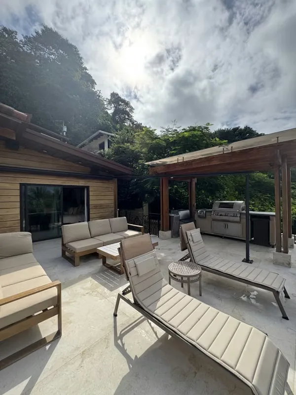 A residence on the exclusive Playa Escondida, completely remodeled with marble floors inside and out, fine woods, Pella brand windows with ... — photo 4