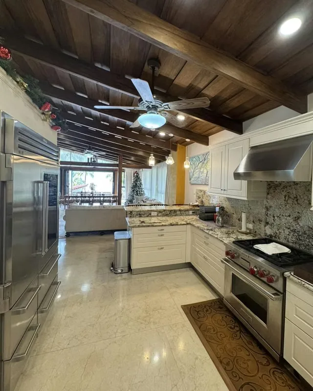 A residence on the exclusive Playa Escondida, completely remodeled with marble floors inside and out, fine woods, Pella brand windows with ... — photo 5
