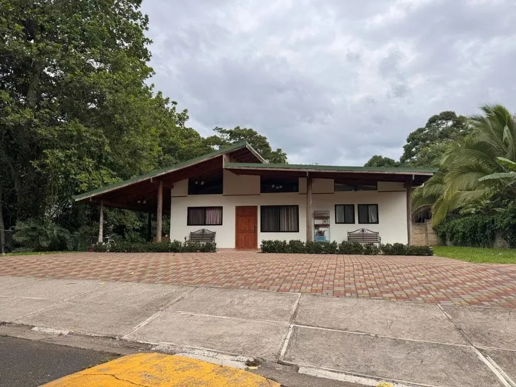 CASA EN ALQUILER – CONDOMINIO PUENTES DEL BOSQUE, LA GARITA, ALAJUELA KS
