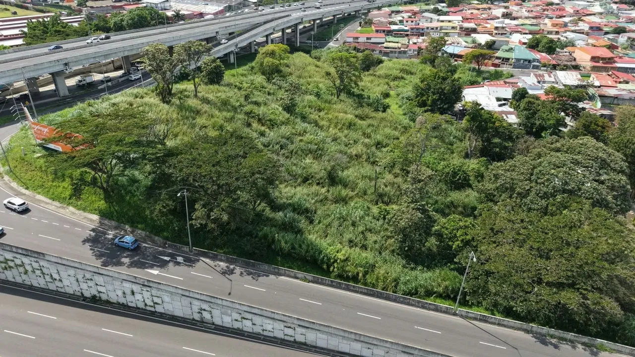 LAND FOR SALE ON CALLE BLANCOS, GOICOECHEA 10,245 m2