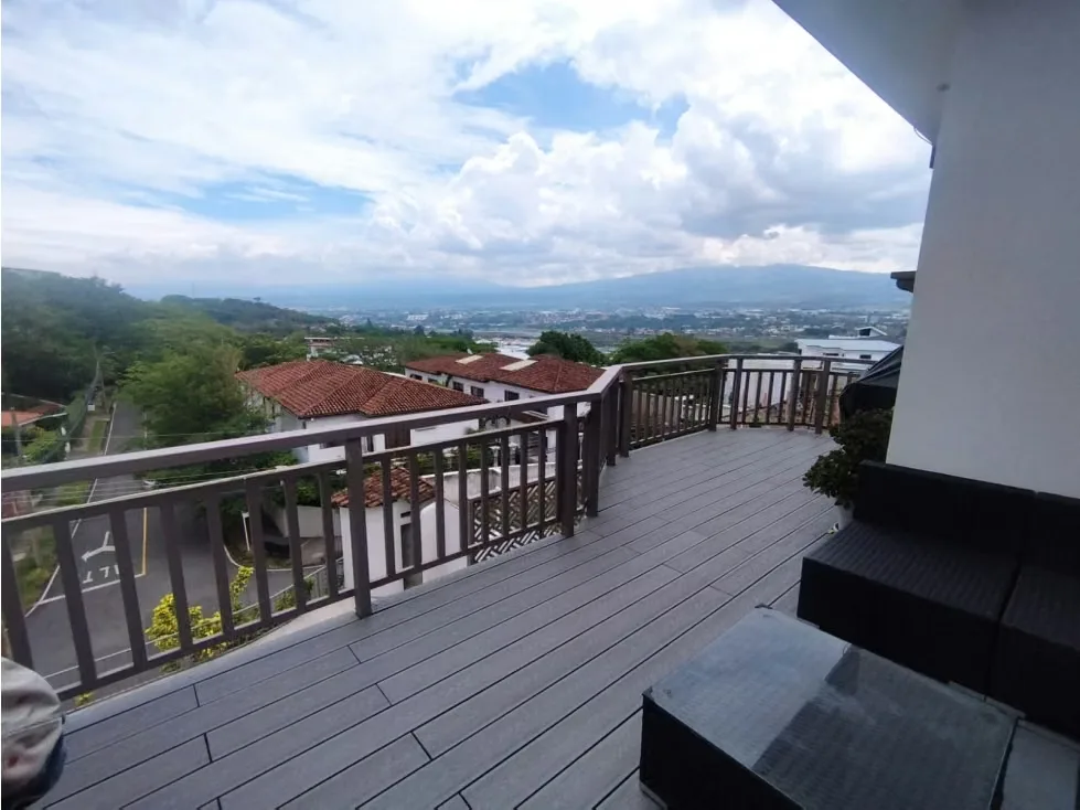 Se alquila esta hermosa casa que se encuentra en el condominio Lomas del Cielo en Guachipelín Norte y ofrece un diseño en varios niveles, con terrazas con espectaculares vistas, que ... — photo 4