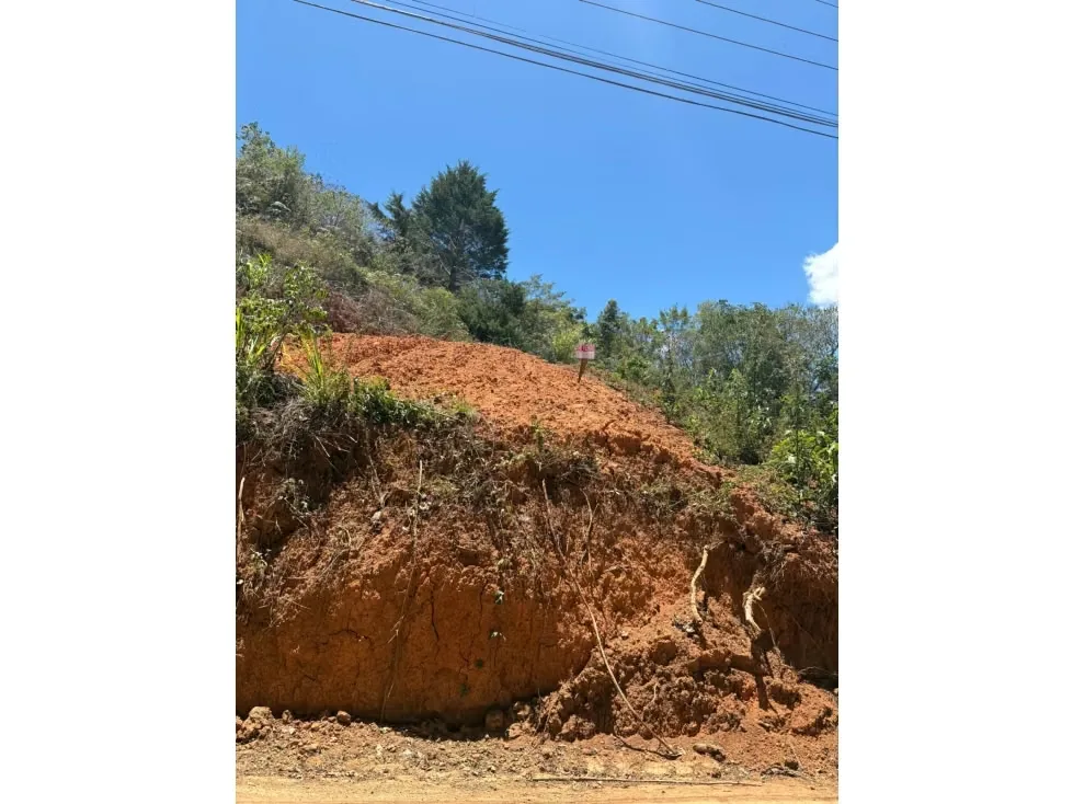 Excelente oportunidad de inversión: se venden dos lotes juntos, listos para desarrollar en una hermosa terraza natural ideal para construir.