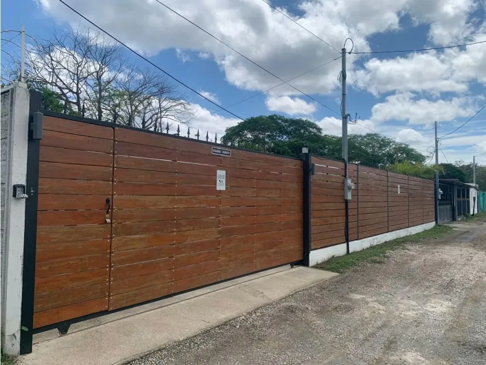 Totalmente Remodelada y Lista para Habitar – Esta elegante casa de 2 habitaciones + oficina ofrece un diseño moderno, acabados de alta calidad y total privacidad. ...