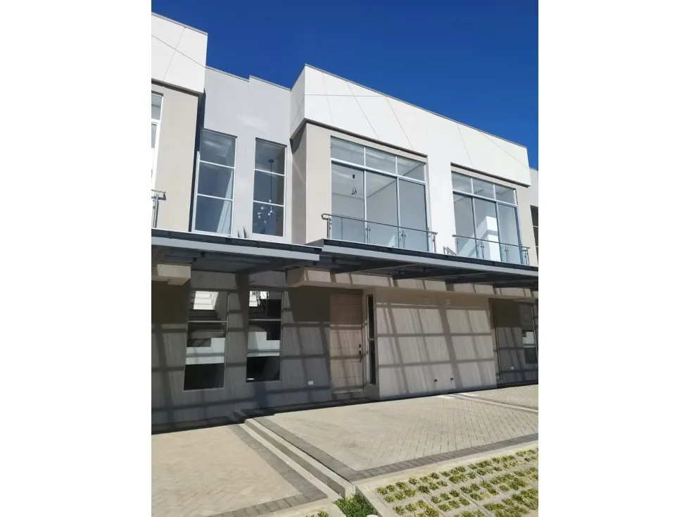Hermosa Casa para estrenar en Condominio Santo Domingo 116 Este, con una excelente ubicación, a 1 KM de Automercado. Zona con distintas salidas, por la ruta 32, por Santo Domingo. ...
