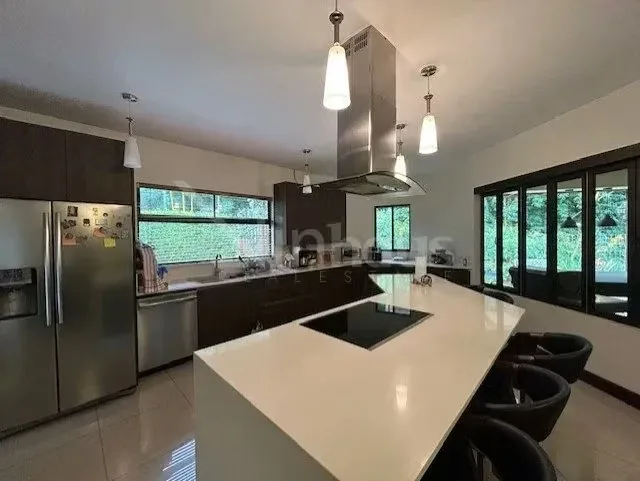 Residencia de una planta ubicada en un residencial de alto perfil, conceptualizada y remodelada integralmente en el 2020. Su diseño interior integra una antesala que conduce a un área ... — photo 5
