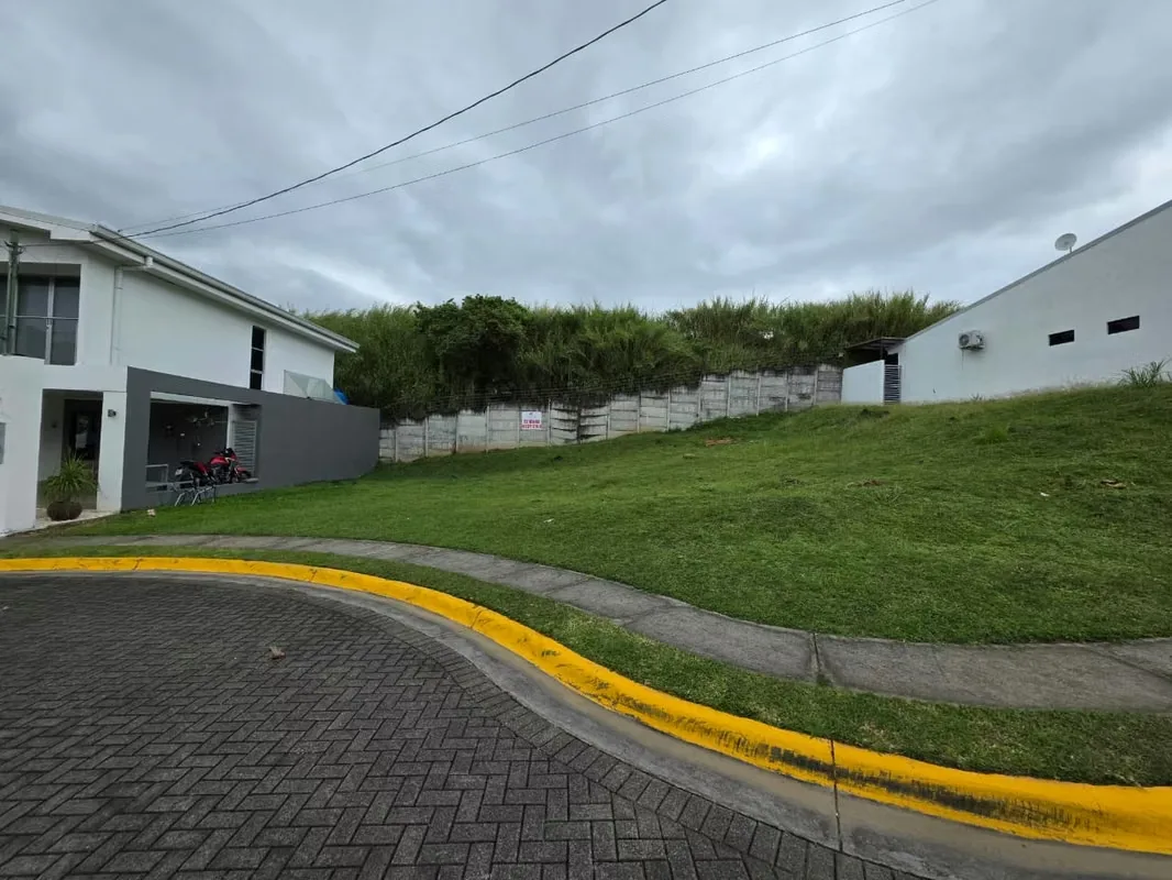 Nice lot sold in Condominio Villa del Rio- COCO Alajuela