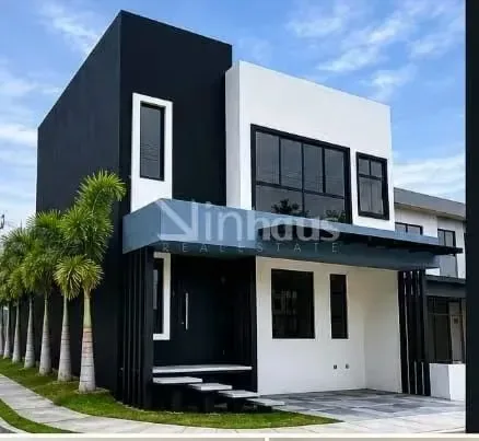 Casa en Venta| Comodidad, estilo y amplitud en un solo lugar Descubrí esta hermosa casa esquinera diseñada para brindar confort, funcionalidad y elegancia en cada espacio. Ideal para ...