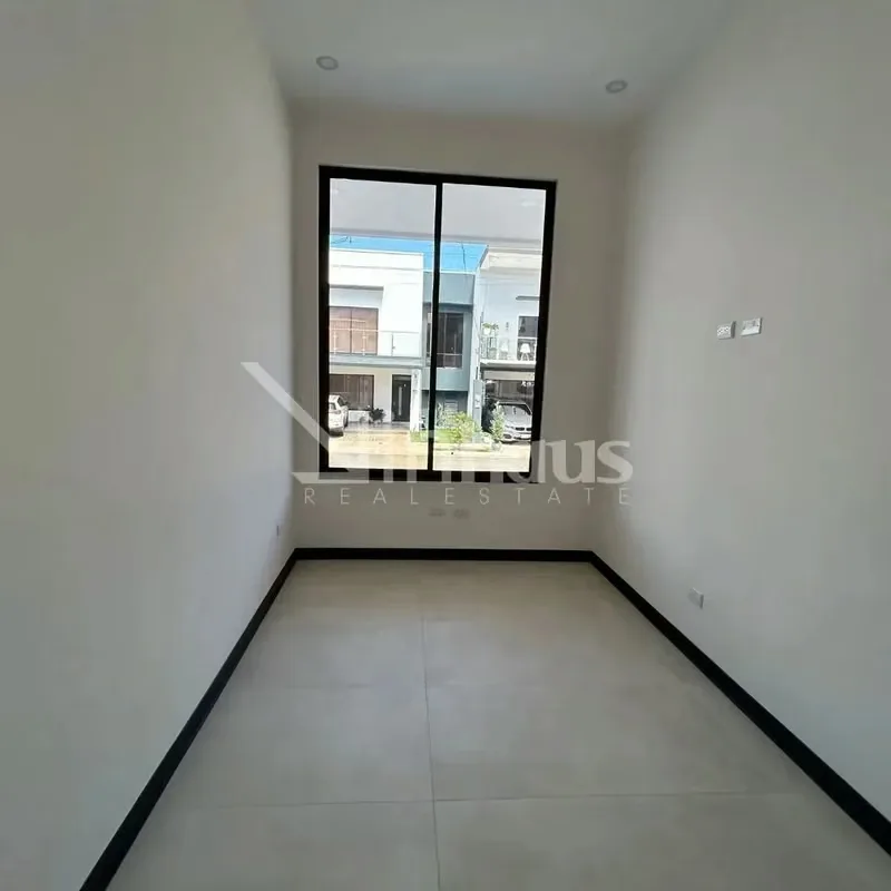 Casa en Venta| Comodidad, estilo y amplitud en un solo lugar Descubrí esta hermosa casa esquinera diseñada para brindar confort, funcionalidad y elegancia en cada espacio. Ideal para ... — photo 2