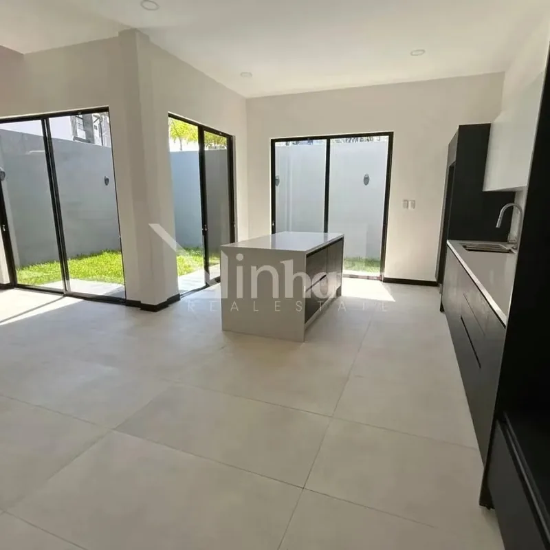 Casa en Venta| Comodidad, estilo y amplitud en un solo lugar Descubrí esta hermosa casa esquinera diseñada para brindar confort, funcionalidad y elegancia en cada espacio. Ideal para ... — photo 4