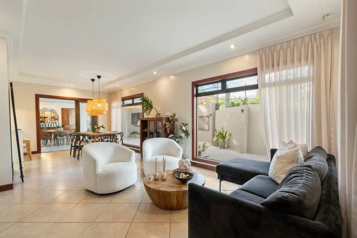 Country-Style House for Sale - Brasil de Santa Ana