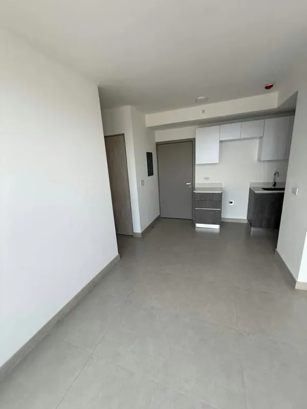 Ubicado por la Guacamaya ,Apartamento céntrico, cerca de todo, de 2 habitaciones sala, comedor, cocina, 2 parqueos, 2 baños completos , excelente vista,