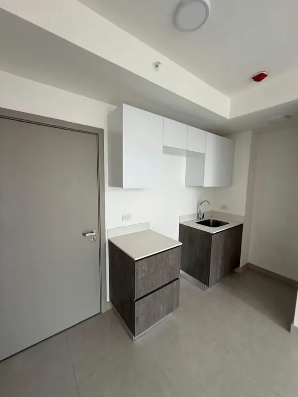 Ubicado por la Guacamaya ,Apartamento céntrico, cerca de todo, de 2 habitaciones sala, comedor, cocina, 2 parqueos, 2 baños completos , excelente vista, — photo 4