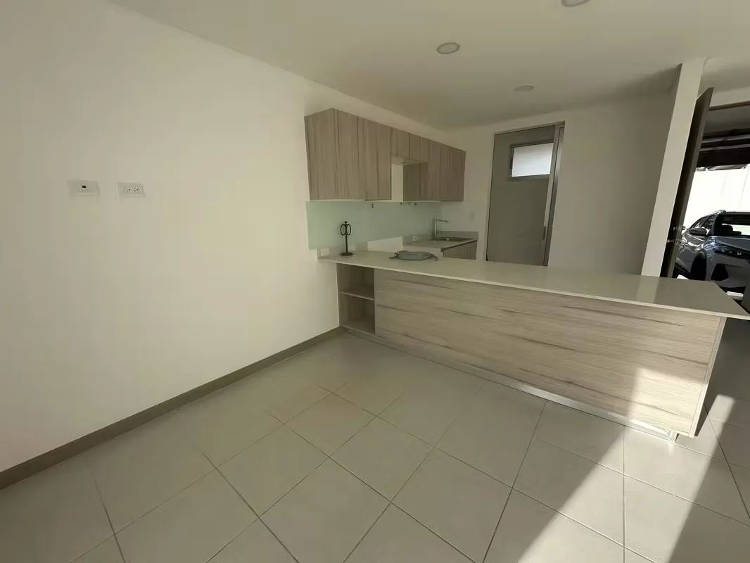 ALQUILER DE CASA EN CONDOMINIO BLUE, LOS ARCOS