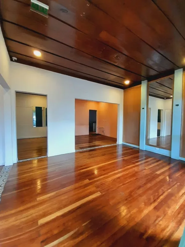OFFICE/CONSULTING ROOM FOR RENT NEAR CALDERON AND U.I.A. 24-153-37