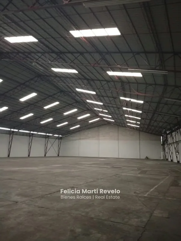 RENTAL Warehouse with Loading Dock in TIBÁS Industrial Park