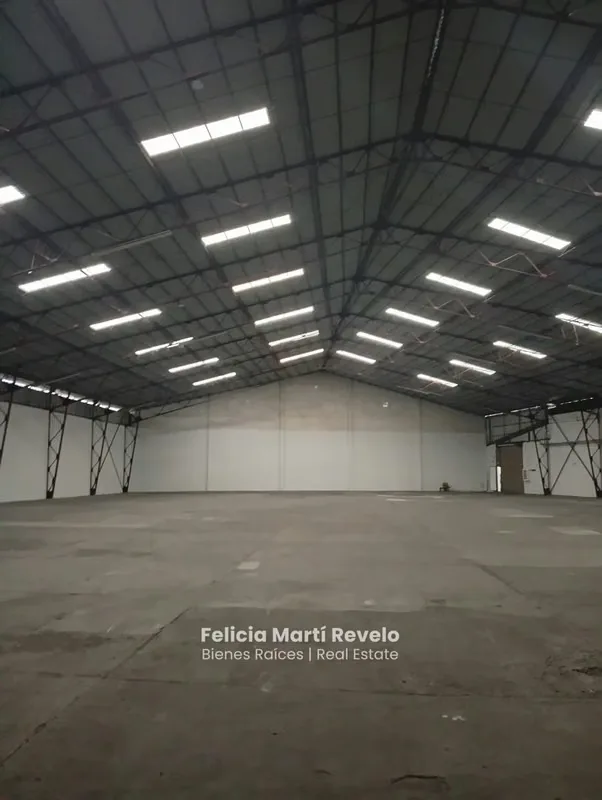 RENTAL Warehouse with Loading Dock in TIBÁS Industrial Park — photo 2