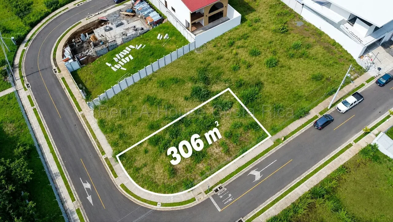 LOT FOR SALE IN JARDINES DE SANTA CRUZ RESIDENTIAL COMMUNITY – SAN ISIDRO, HEREDIA