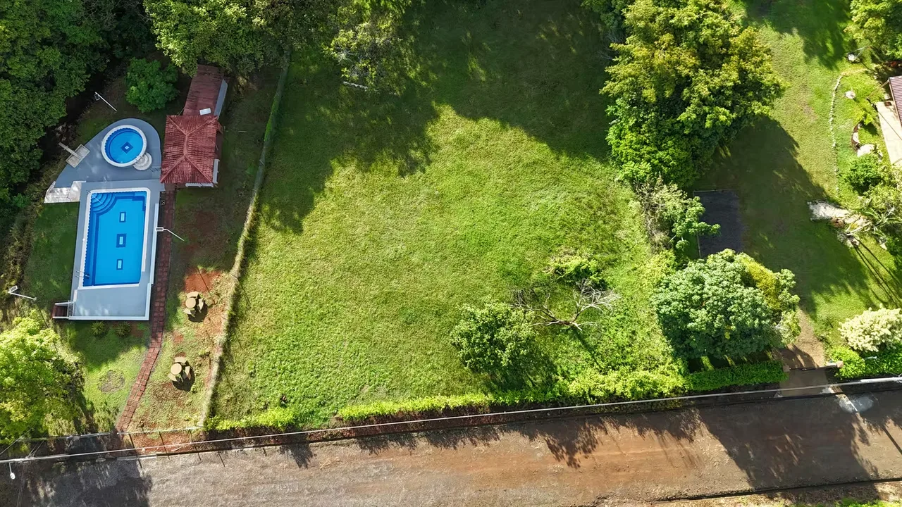 Te ofrecemos esta hermosa propiedad  en el corazón de Jesús María de San Mateo, Alajuela, en un ...