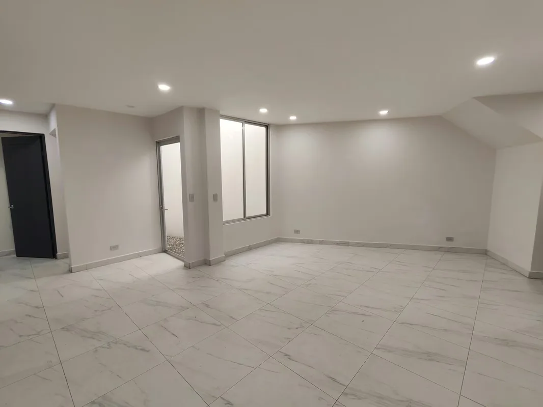 Apartment for rent on the first floor in Rohrmoser.