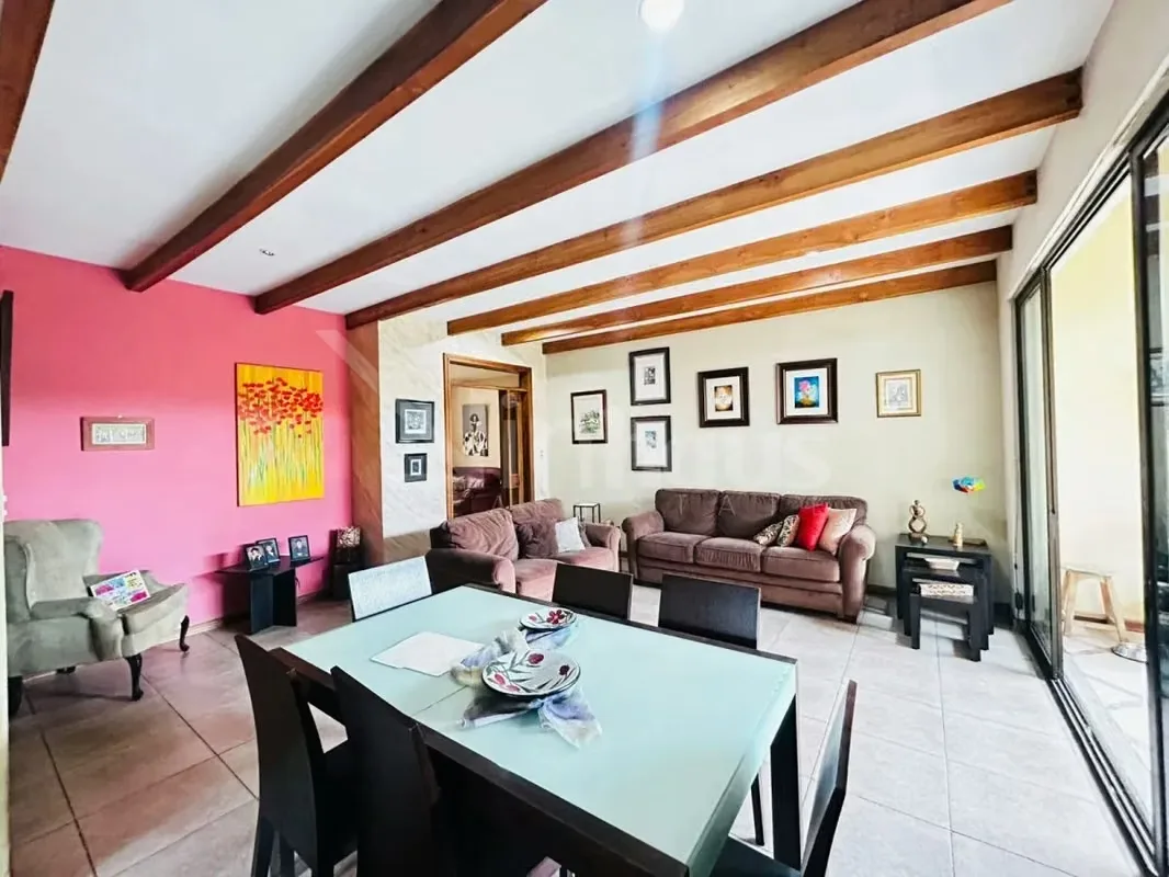 Esta residencia de una sola planta integra diseño y funcionalidad en cada uno de sus 275 metros cuadrados de construcción, asentados sobre un terreno de 395 metros cuadrados en ... — photo 3
