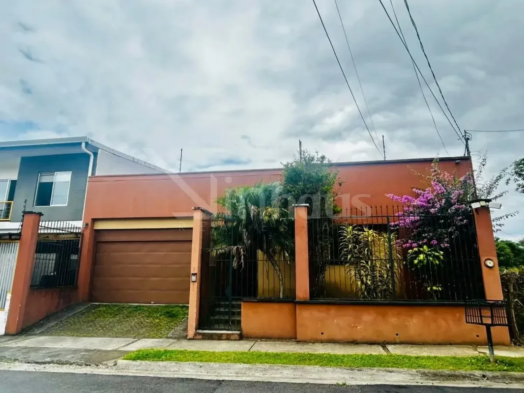 Esta residencia de una sola planta integra diseño y funcionalidad en cada uno de sus 275 metros cuadrados de construcción, asentados sobre un terreno de 395 metros cuadrados en ... — photo 5