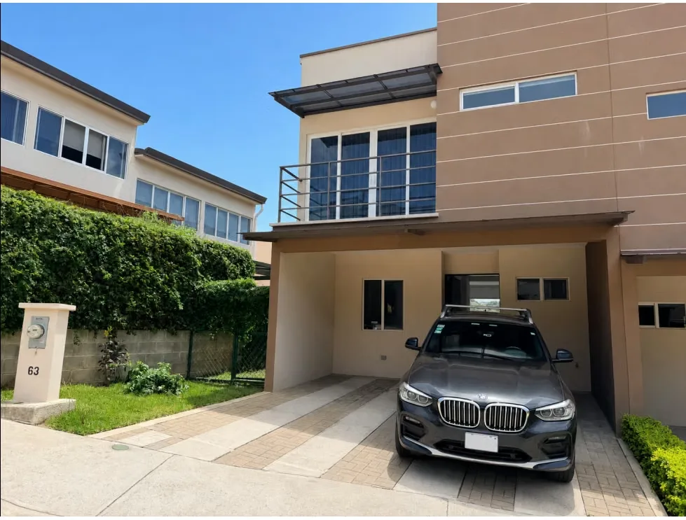 Beautiful house with appliances for rent in Ciudad Colón.